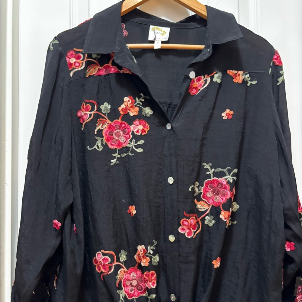 EUC Goth, Whimsical Fig and Flower Dark Floral Button Down Shirt Size Large